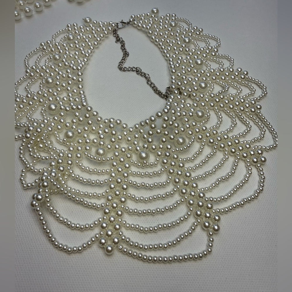 Elegant White Pearl Necklace - Picture 5 of 9